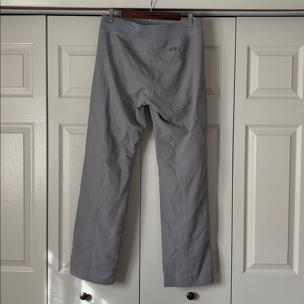 Figs Women’s Yola Skinny Scrub Pants in Cement, size Small - Picture 9 of 12